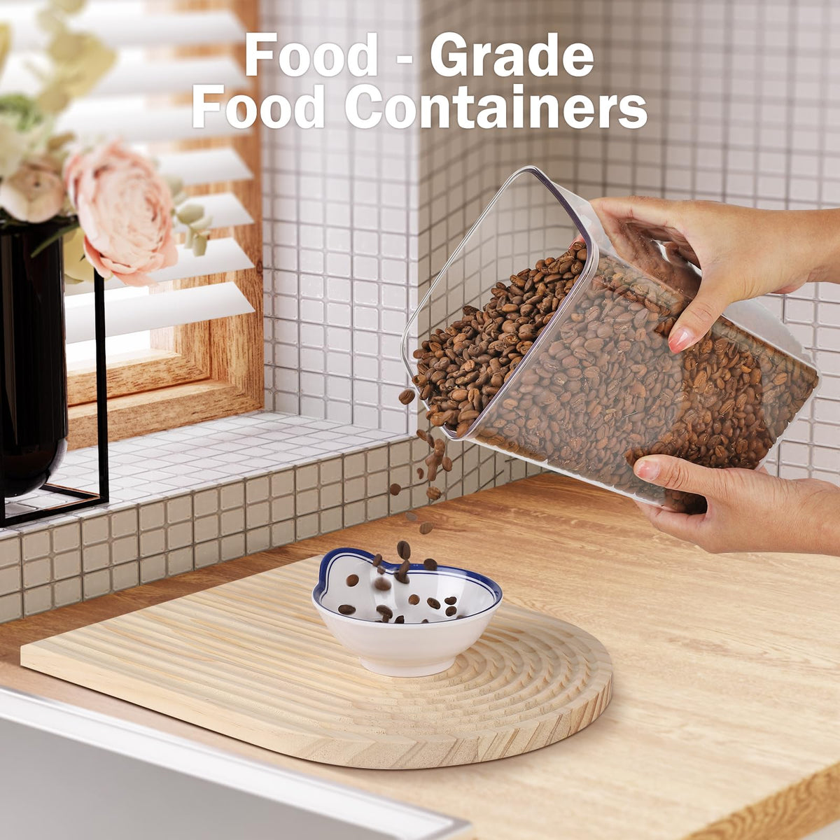 Melovom lid handle enables easy lifting and quick access to stored foods.
