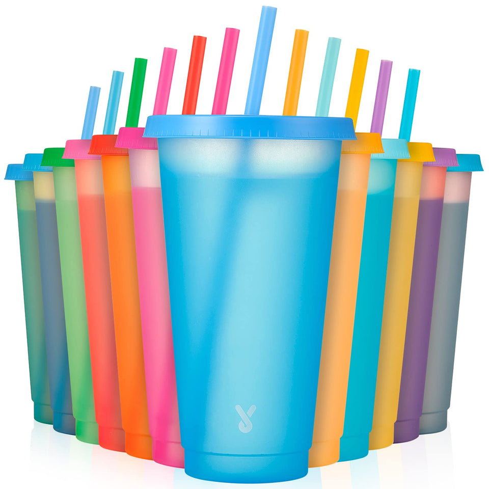 Meoky color changing cups with lids and straws reveal vibrant color when filled with iced drinks.