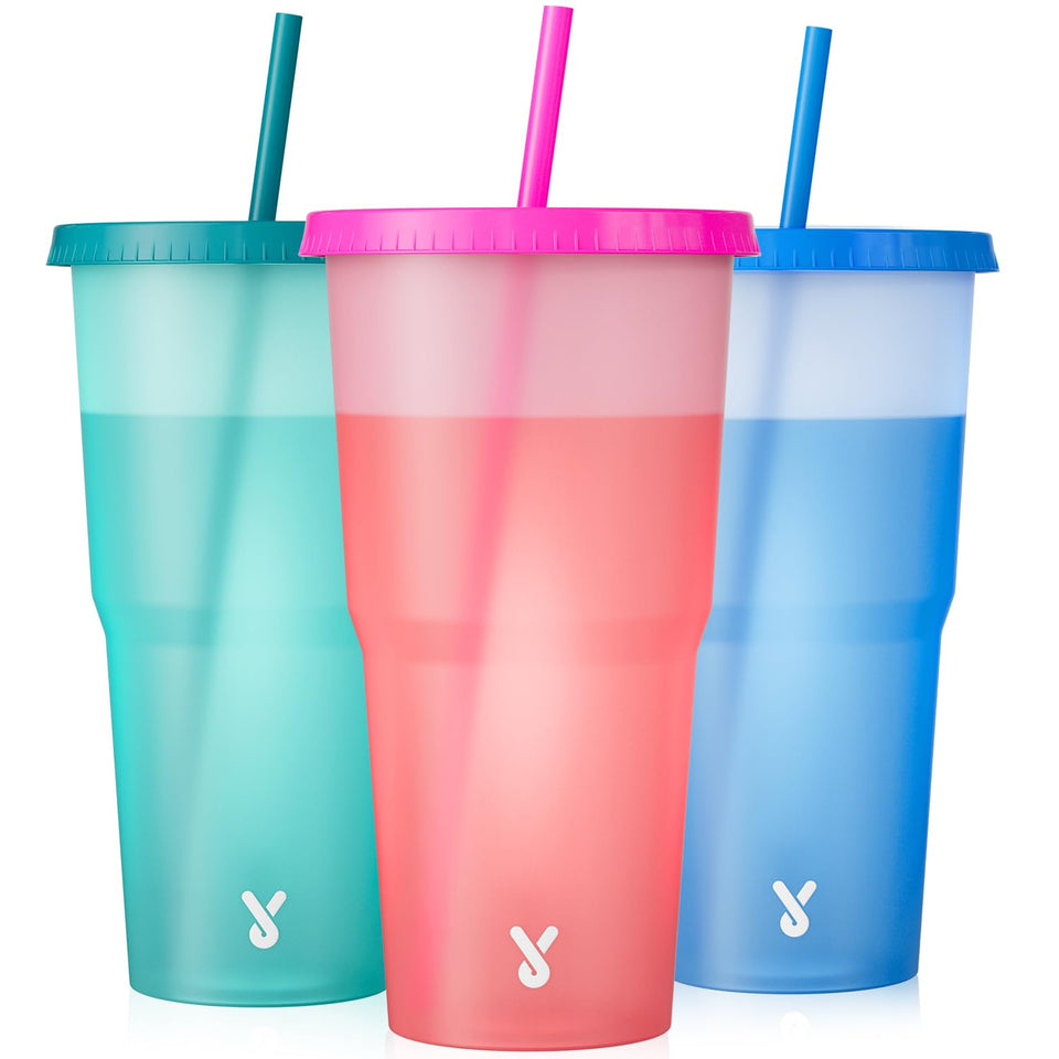 Meoky color-changing cups glow with cold drinks, perfect for festive parties.