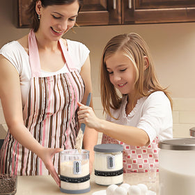 Meolibour dishwasher-safe jar for easy cleaning after baking.