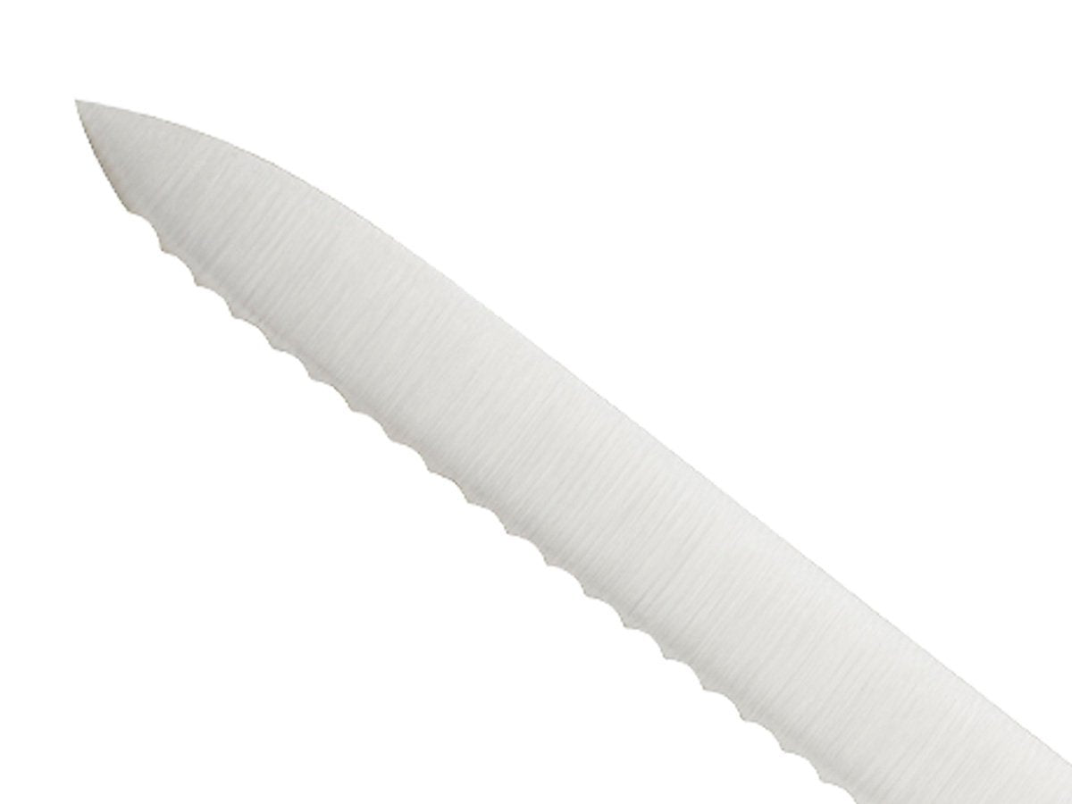 Close-up of Millennia wavy edge slicing bread without tearing