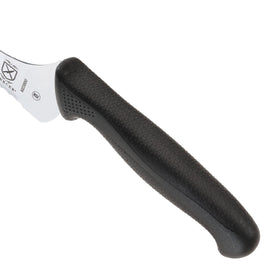 Mercer Culinary Millennia close-up of wavy edge cutting crust smoothly