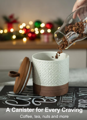 Miamolo jar with airtight wooden lid keeps spices fresh