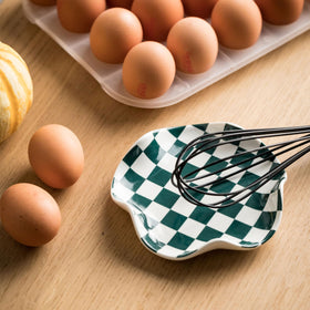 Miamolo checkered design adds charming kitchen decor flair