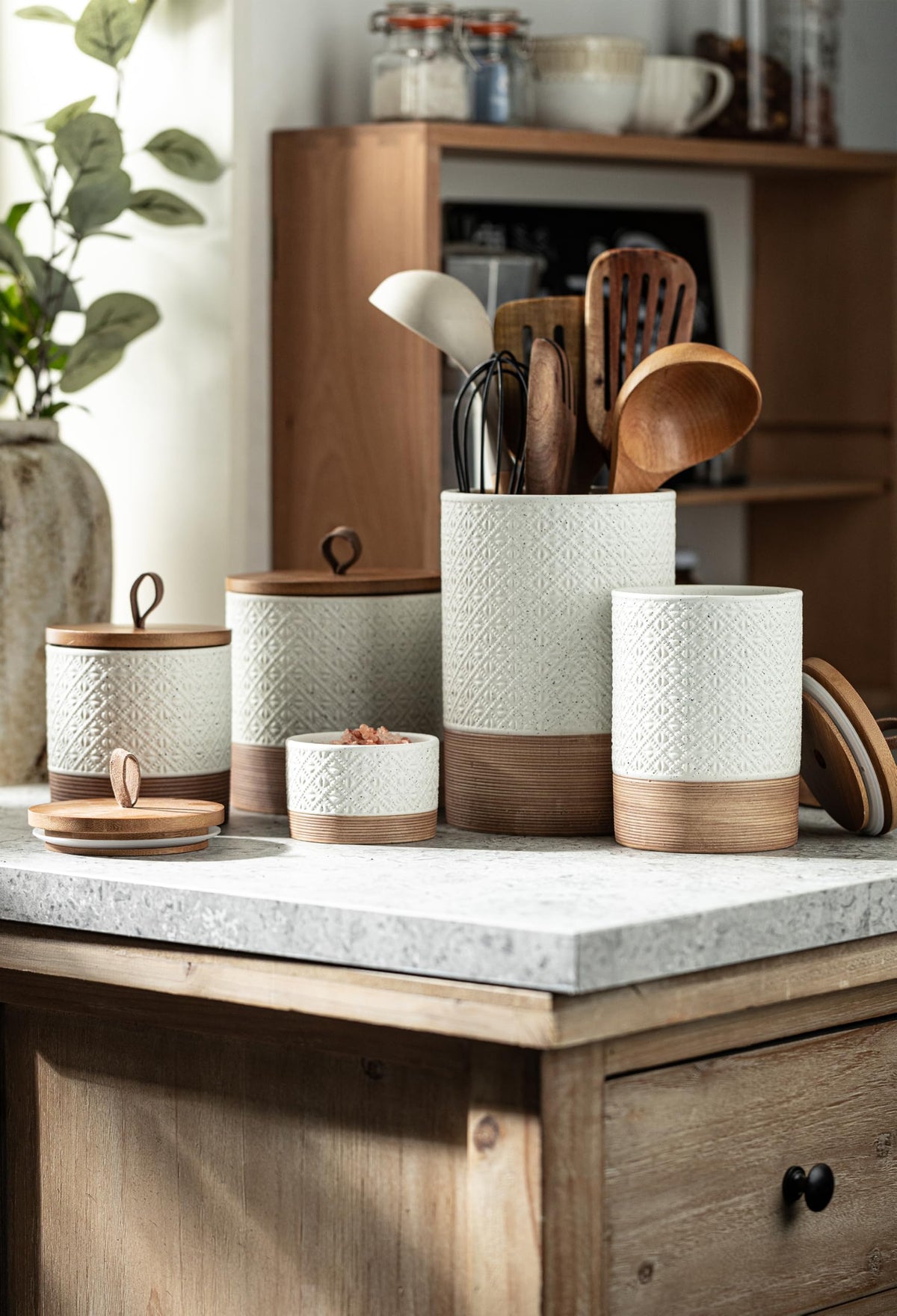 Chic coffee bar accessory: Miamolo jar with tight seal