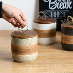 Miamolo coffee bean storage jar preserves aroma in a stylish kitchen display.