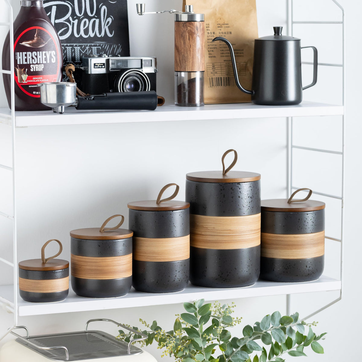 Miamolo dishwasher-safe ceramic jars for easy cleaning.
