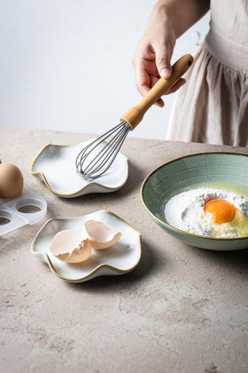 Miamolo 5.3-inch spoon rest fits in cabinets for space-saving storage.