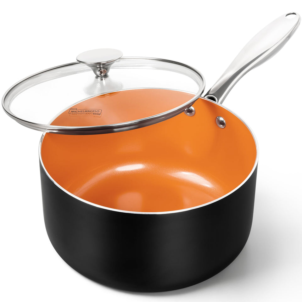MICHELANGELO 4 Qt saucepan with lid, ideal for simmering sauces and pasta.