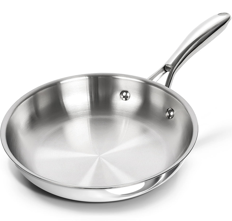MICHELANGELO 8-inch pan top view for space-saving solo cooking.