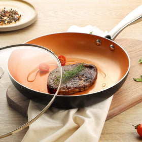 Easy food release and low-oil cooking with this pan