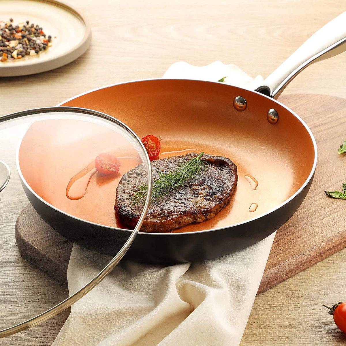 Glass lid on MICHELANGELO pan provides visibility while cooking