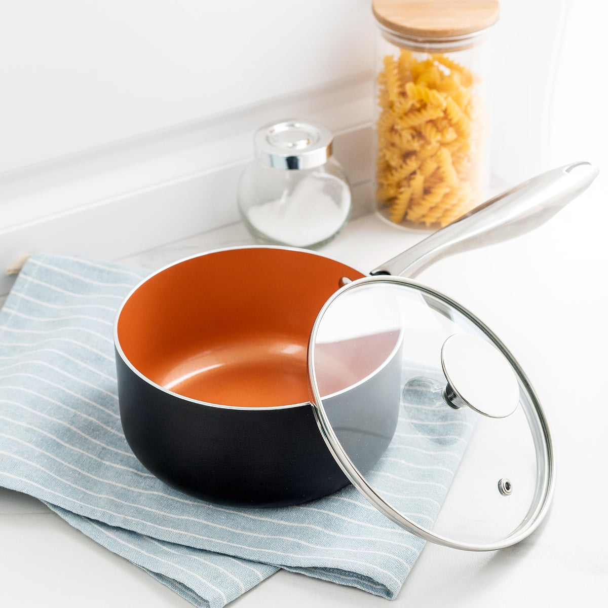 Michelangelo saucepan on stovetop illustrates fast, even heating across small portions.