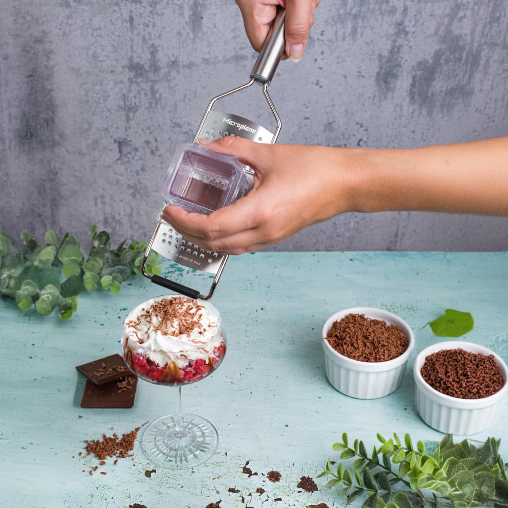 Microplane coarse grating ideal for cheese, vegetables, and seasonings.