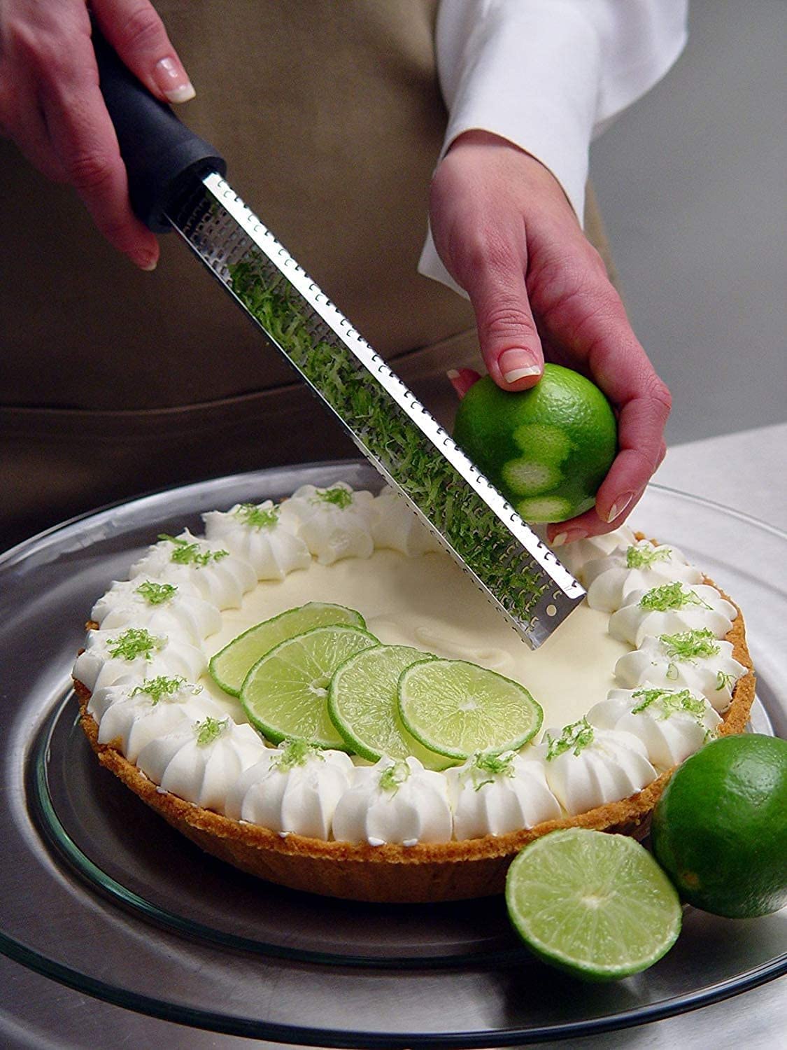 Microplane Classic Zester Black ergonomic handle offers comfort