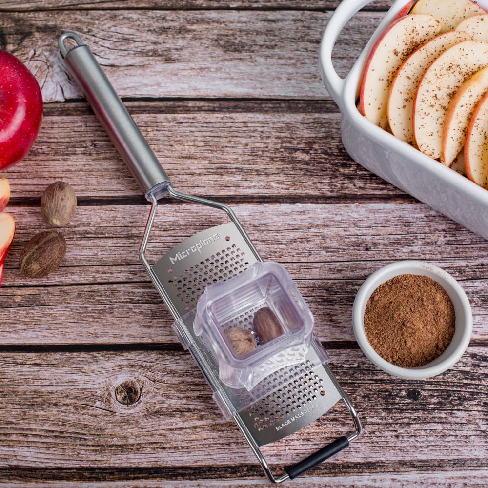 Microplane Fine Grater protective cover keeps blades sharp and safe.