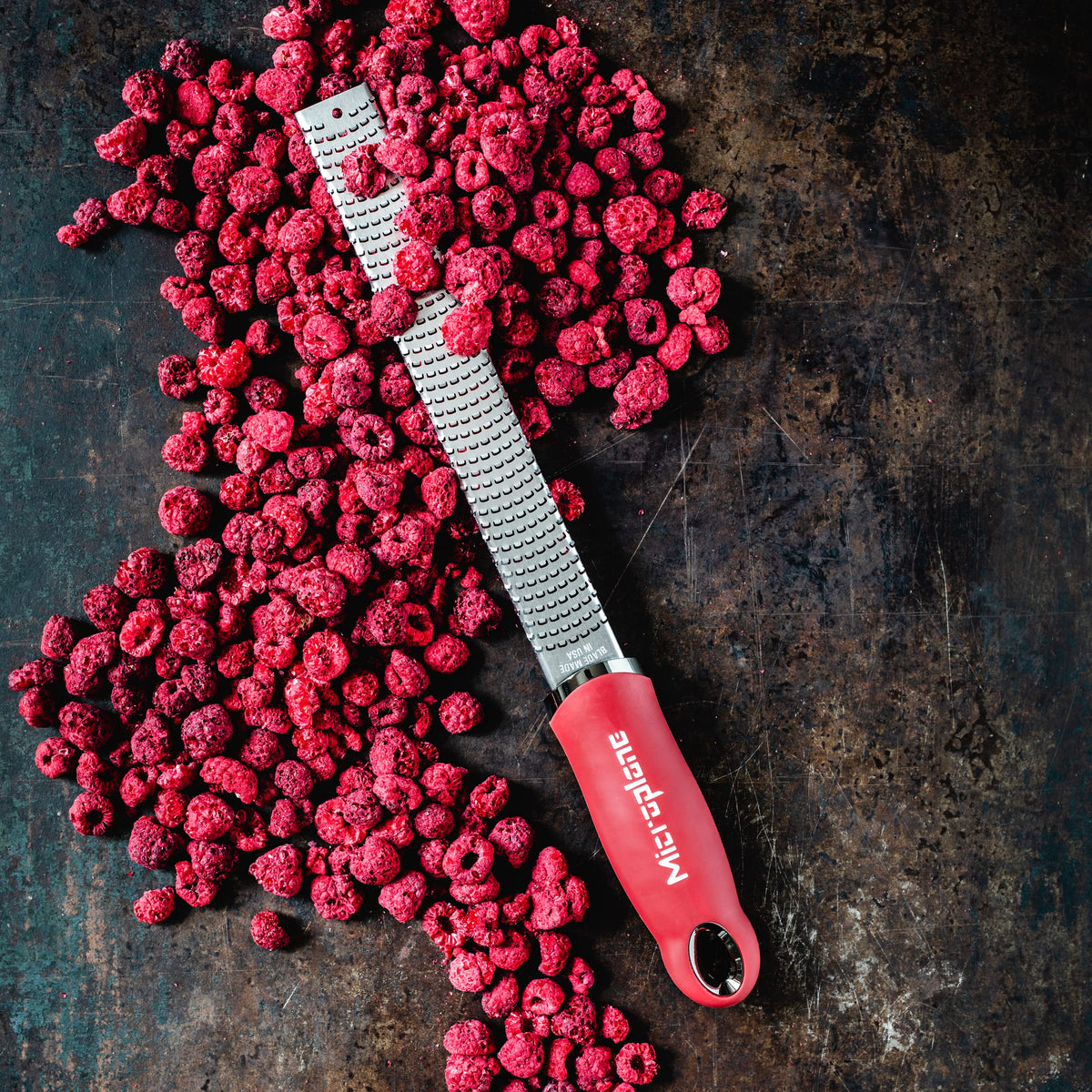 Microplane Premium Classic Zester Pomegranate Red, dishwasher-safe cleaning.
