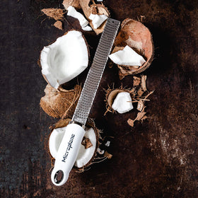 Microplane Premium Classic magnetic compatibility for easy storage on a knife strip