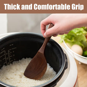 MIGAKU HOME ergonomic-handle spoon gives comfortable grip during long cooks
