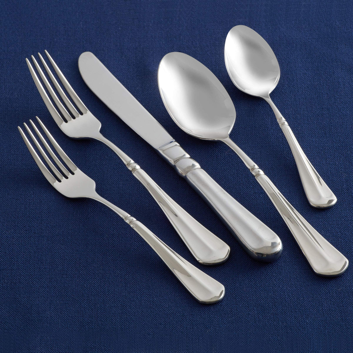 Mikasa French Countryside dinner knives designed for reliable performance