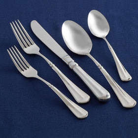 Mikasa French Countryside dinner knives designed for reliable performance