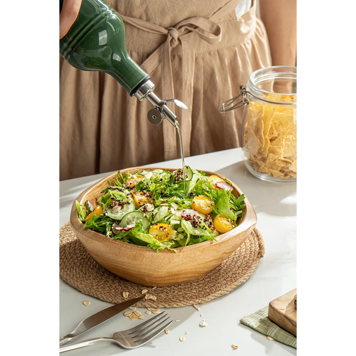 MIKIGEY easy-clean glaze resists oil buildup for quick maintenance.