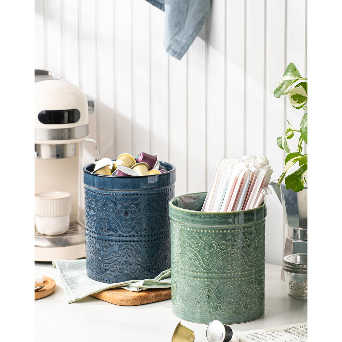 MIKIGEY lace-embossed ceramic holder highlighting vintage charm and tool organization.
