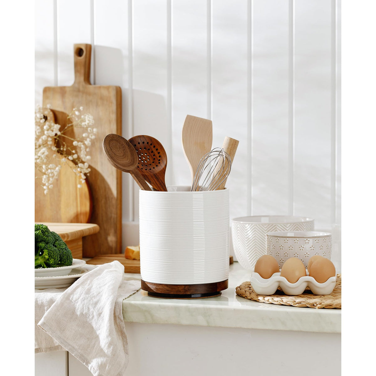 MIKIGEY white farmhouse decor elevates the kitchen aesthetic.