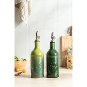 MIKIGEY multi-use bottle supports olive oil, vinegar, or syrup.