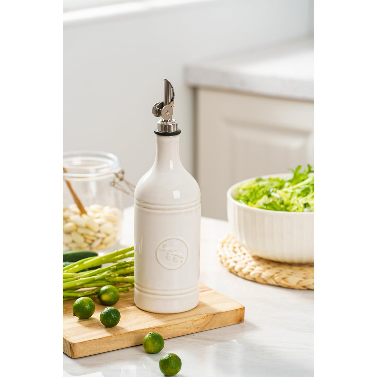 MIKIGEY no-drip pour spout keeps counters clean.