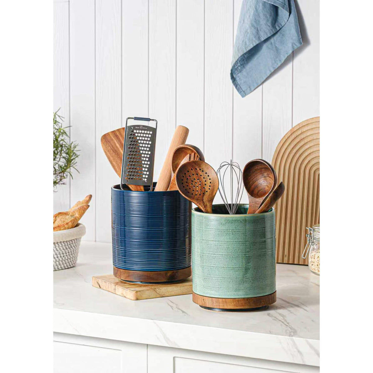 MIKIGEY durable ceramic construction resists chips and tipping.