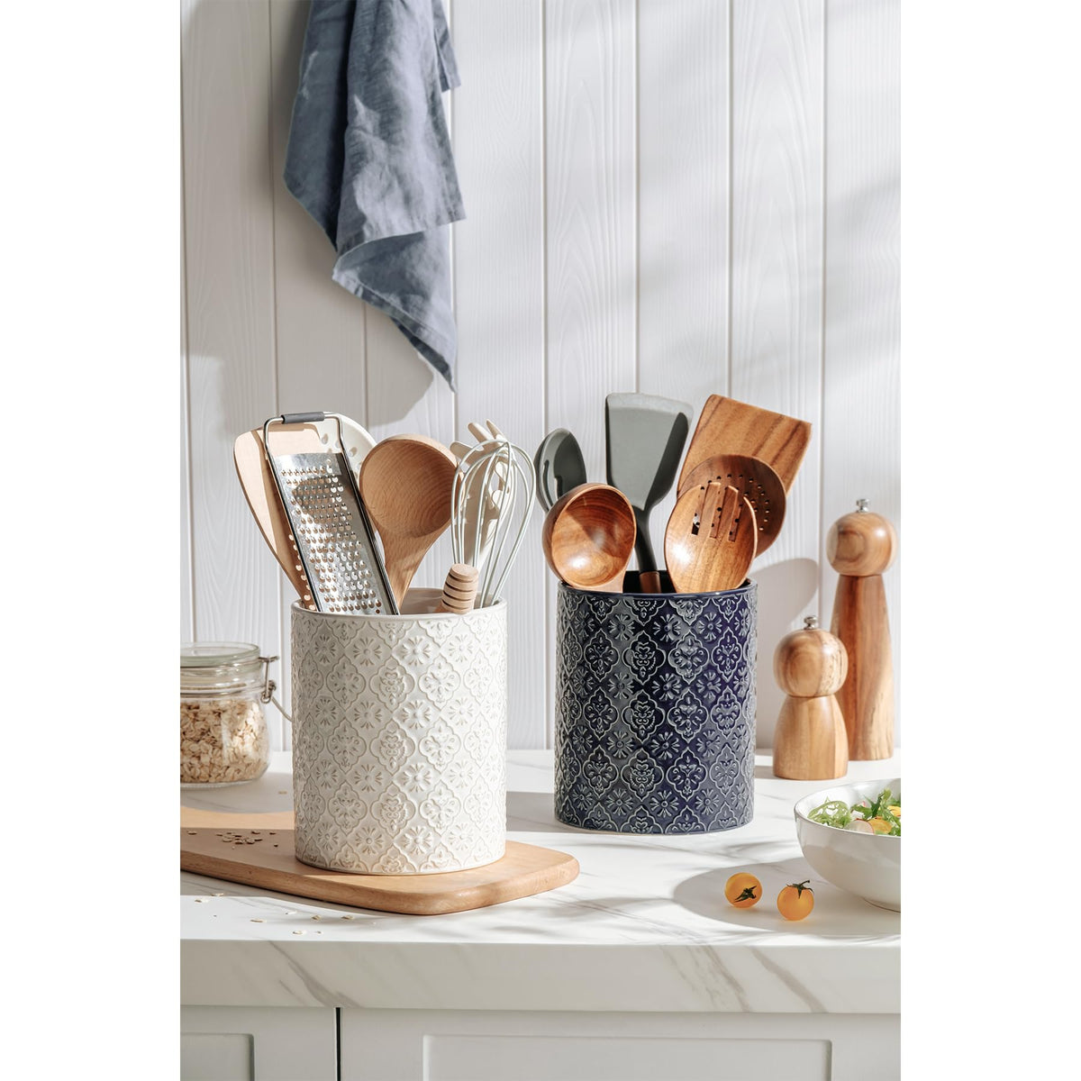 MIKIGEY spacious countertop solution keeps utensils within easy reach.