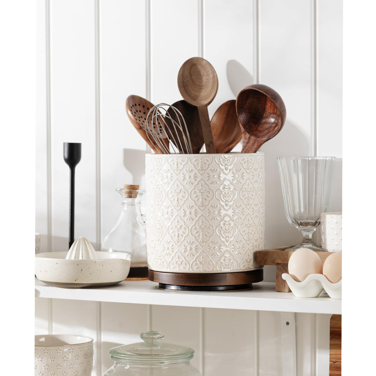 MIKIGEY wide opening accommodates spatulas, ladles, and tongs for easy access