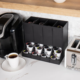Mind Reader rubber-grip bottom keeps the dispenser steady during daily barista-style moments.