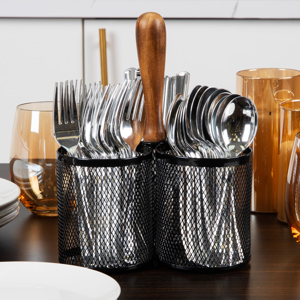 Mind Reader wooden handle enhances portability between counter and table.