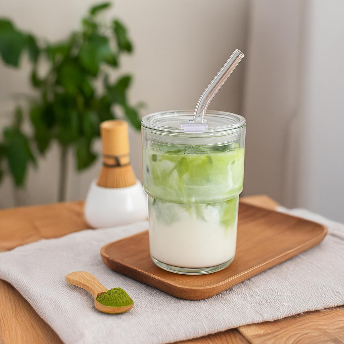 MINGHYZYA crystal-clear tumbler showcases colorful layered drinks.