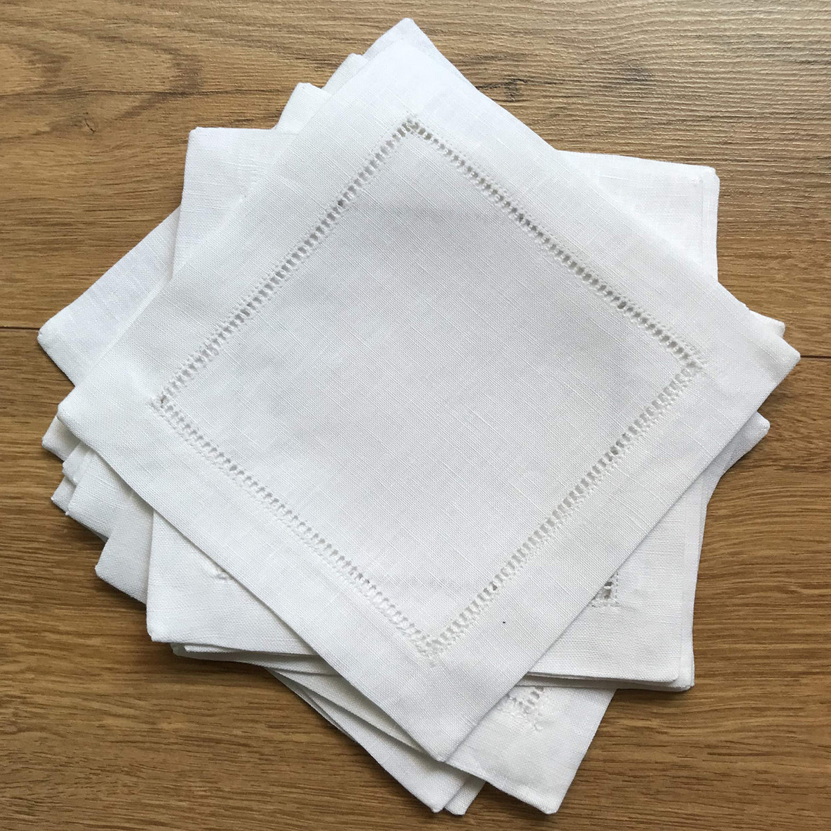 Minhcraft coordinated table setting featuring white linen napkins