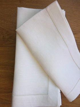 Minhcraft linen fabric close-up showing texture and natural fiber quality.