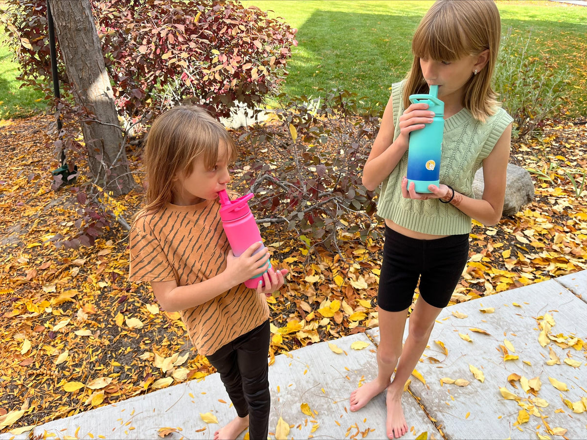 Mininoo kids bottle in purple-pink color stands out in backpacks