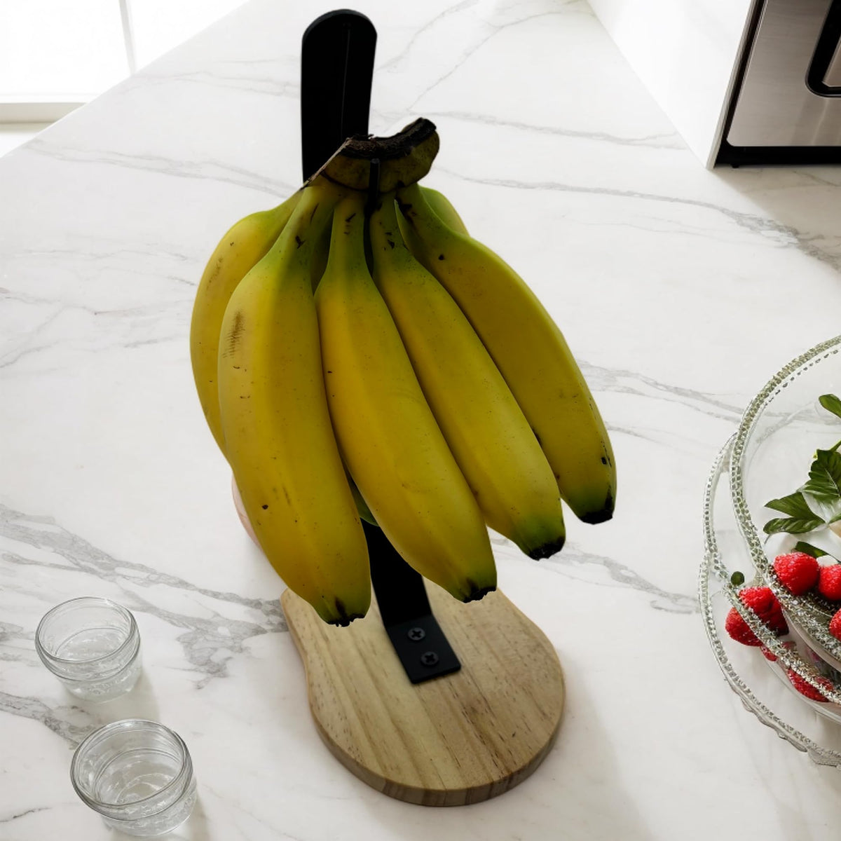 MIOIO compact design saves counter space while keeping bananas reachable.