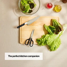 Misen Heavy Duty Kitchen Shears ambidextrous handle for comfortable use by left or right-handed cooks.