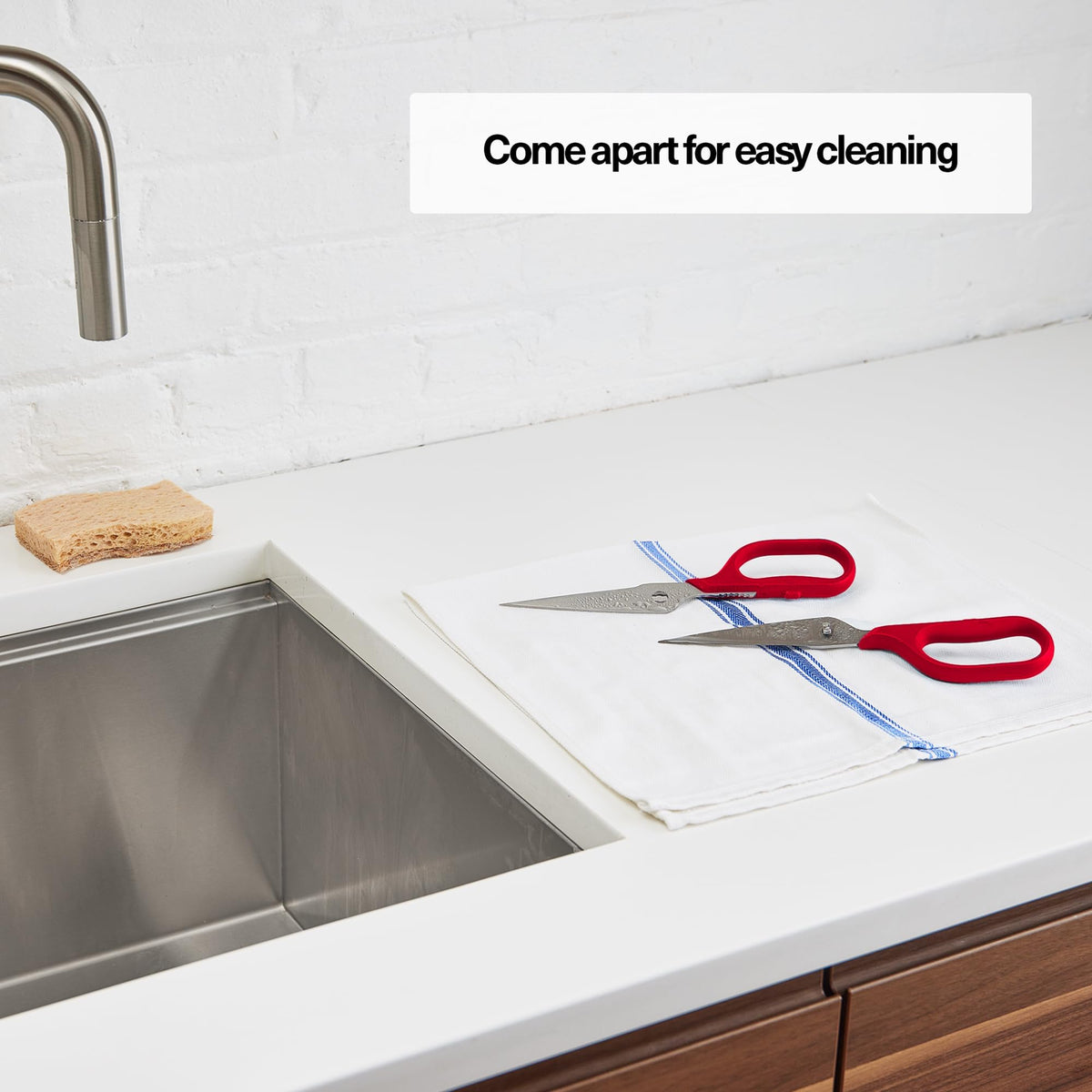 Misen blades detach for thorough cleaning and maintenance.