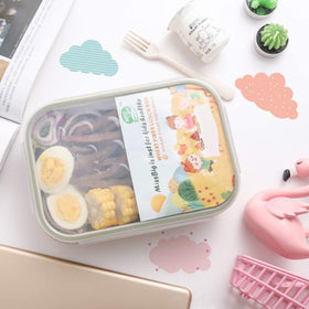 MISS BIG lunch box includes a convenient fork for meals.