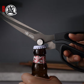 MITSUMOTO SAKARI non-slip grip ensures secure handling in busy kitchens.