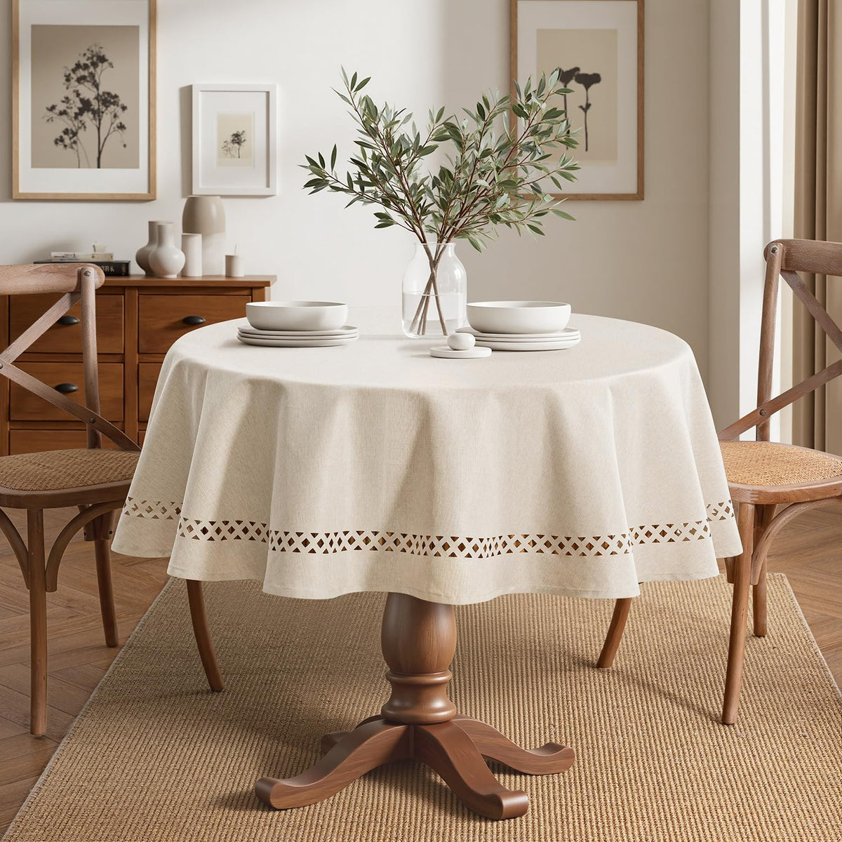 MIULEE round tablecloth showcases stain resistant and waterproof benefits during gatherings