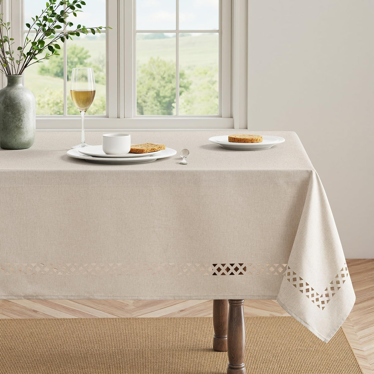 MIULEE outdoor dining scene demonstrates all-season durability and easy cleaning.