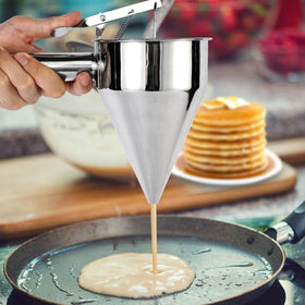 MIUONO EgieMr dispenser with stand provides steady pouring during cooking.