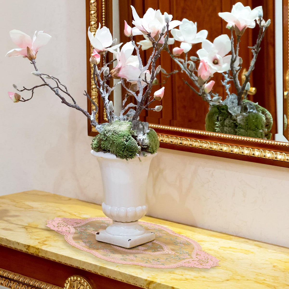 Mixweer wedding table decor pink lace mats ideal for receptions and banquets.