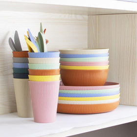 MKYHBOO dinnerware perfect for picnics and camping with easy stacking.