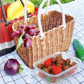 M MCIRCO gray-lidded glass containers help keep meals organized and accessible